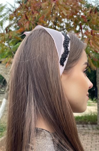 Batic din tul - Roz cu accesoriu din pietre negre Batic din tul - Roz cu accesoriu din pietre negre